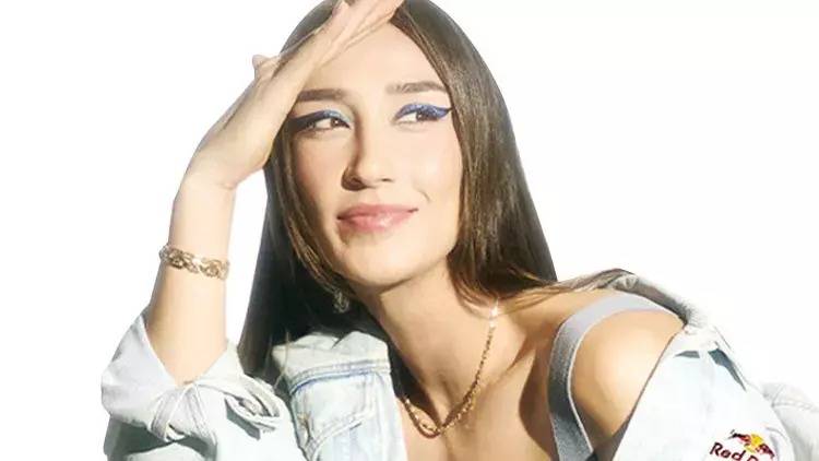 Hande Baladın moda dergisine poz verdi fotoğrafları ve mesajıyla büyüledi 5